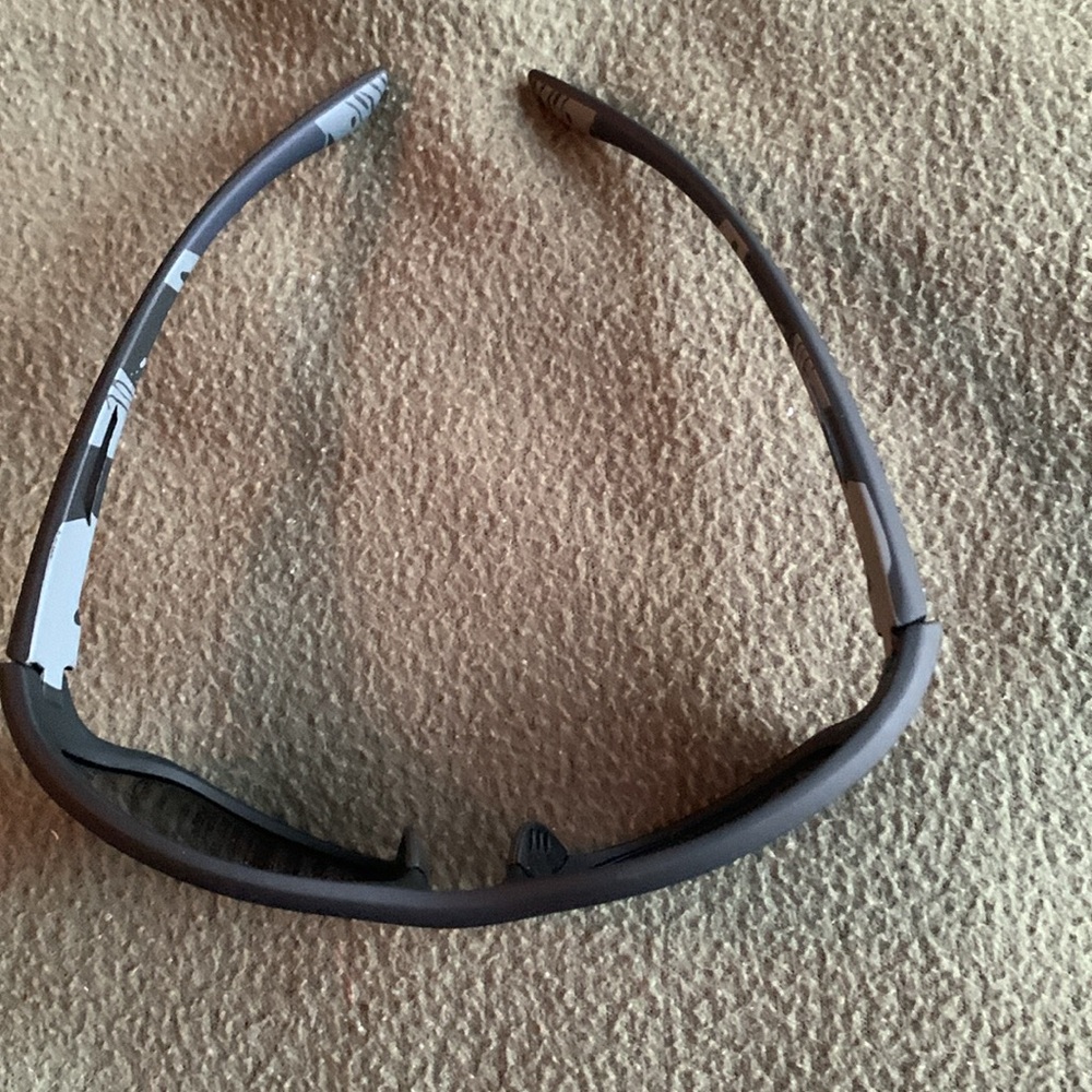 New Kuguack black sunglasses with drawstring bag. - Picture 2 of 5